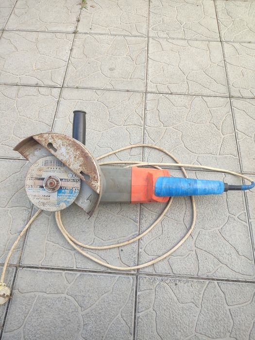 Продам болгарку б/у.