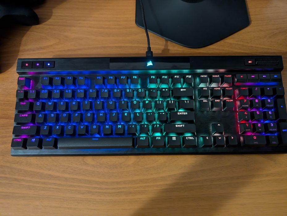 Tastatura Corsair K70 Pro (switch OPX)
