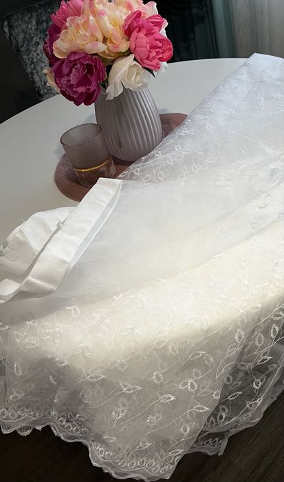 Бели пердета к-т от 4бр като всяко едно е с размер 3метра/висч 2.70