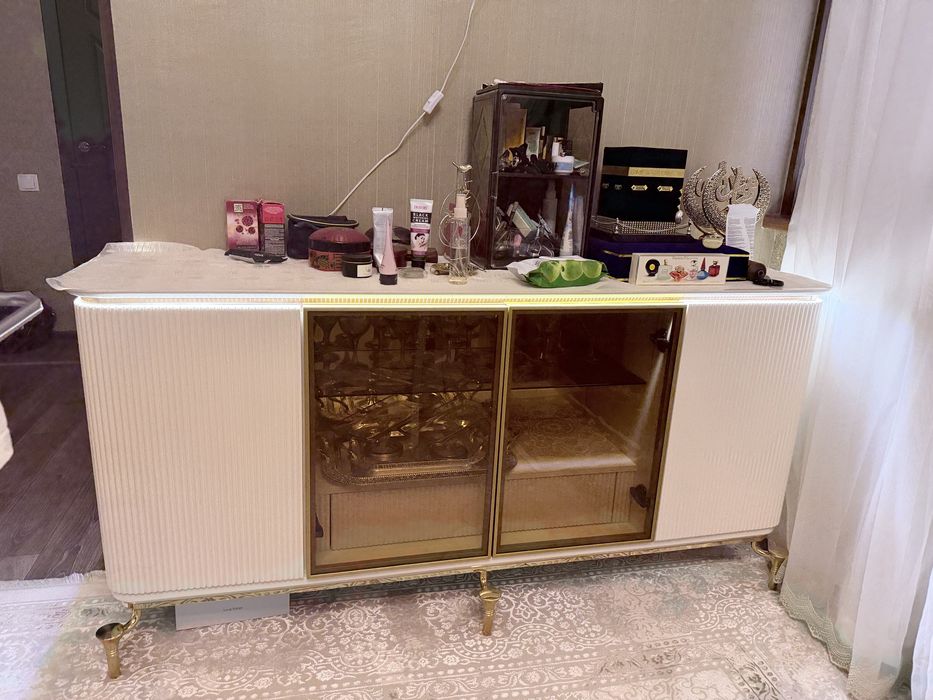 Тумба комод в белом цвете с подсветкой