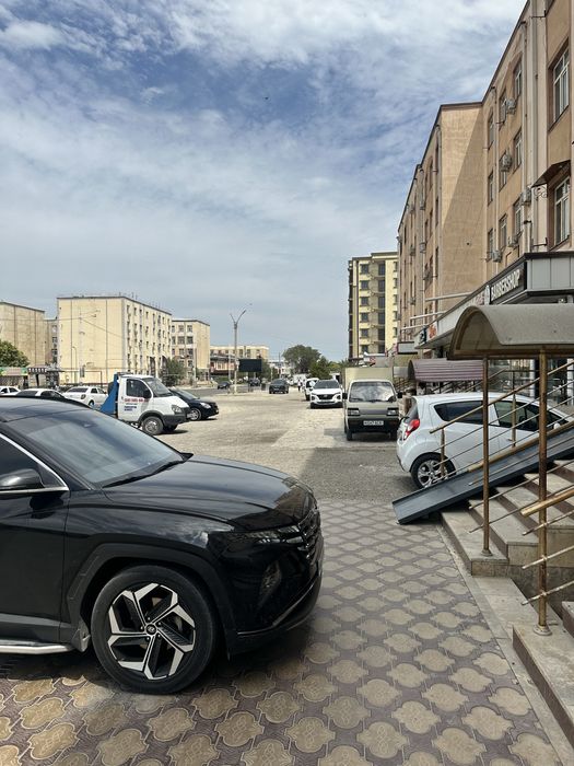 Шахар марказида Таййор нотурар бино + подвал СОТИЛАДИ