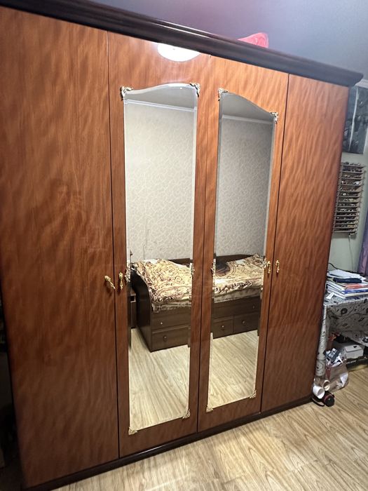 Продам большой шкаф