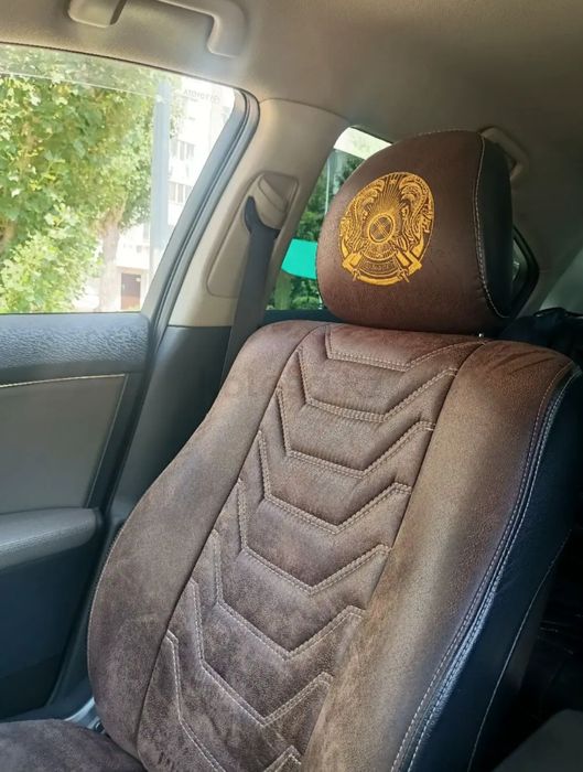 Чехлы  Тойота Авенсис