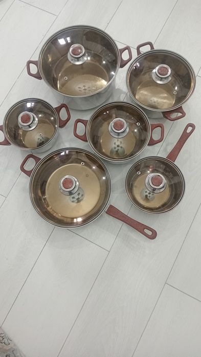 Кастрюли 6 штук.