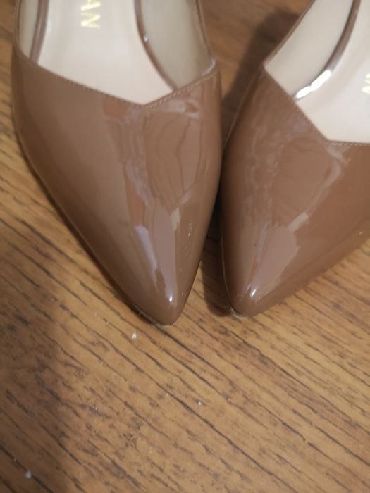 Stuart Weitzman обувкии естествен лак