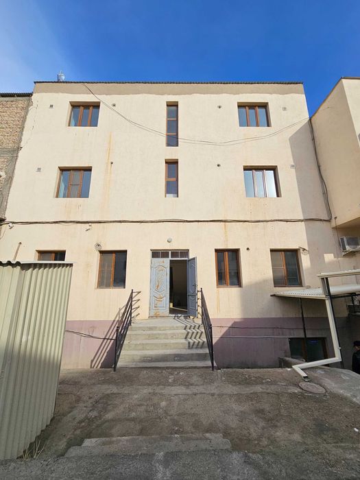 3 qavatli bino podvali bilan birga ijaraga beriladi.