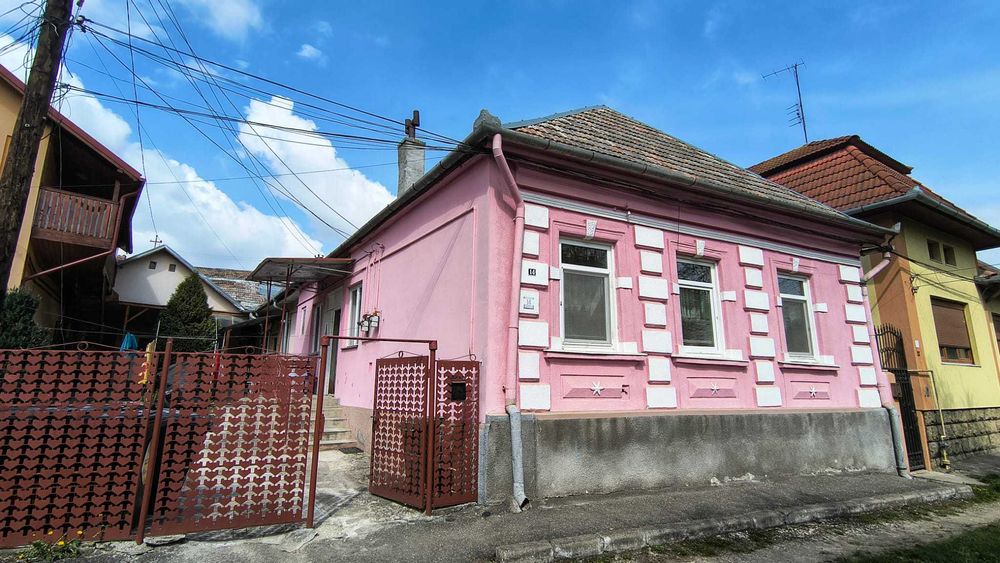 Apartament la casa | 2 camere | Ultracentral | 80.000 EUR neg