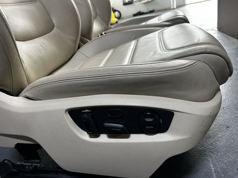 Interior piele electric , scaune față si banchete spate  Volkswagen Touareg 7P