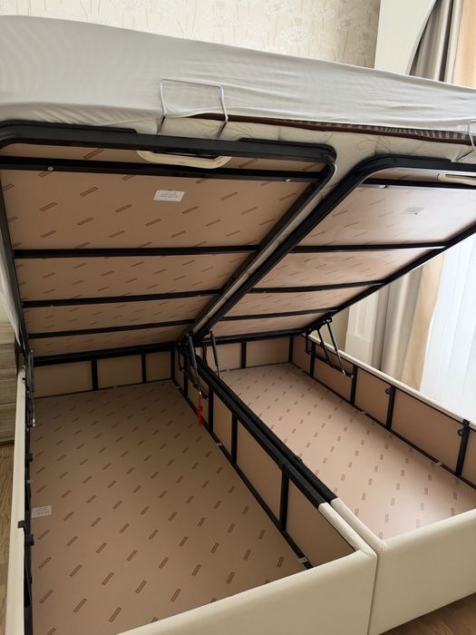 Продам кровать с матрасом 140х200