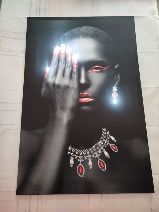 Уникални светещи картини може и по поръчка