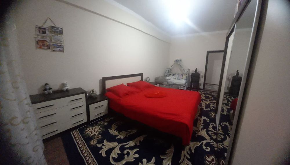 Дустлик-2 метродан 500 метр узокликда квартира сотилади.