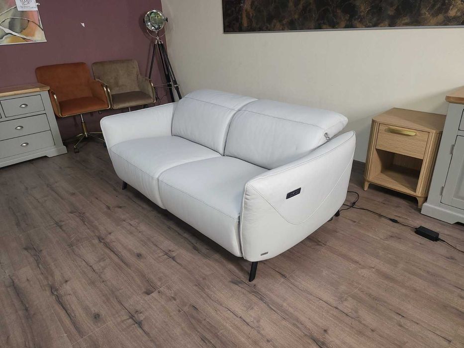 Светло сив кожен диван тройка Natuzzi с електрически релаксиращ механизъм