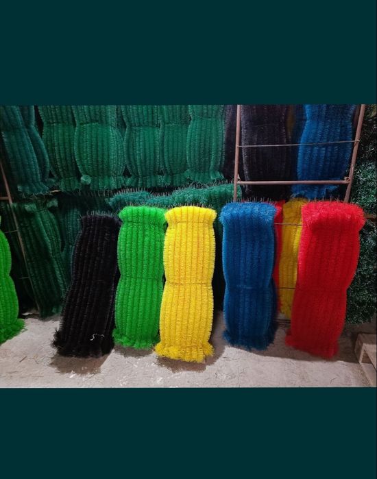 Ритуальные венки, оградки, кресты.