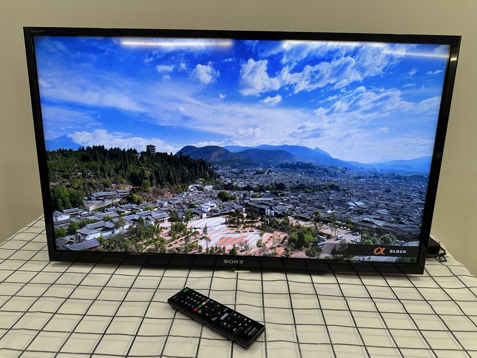 Sony Bravia с кранштейном, в отличном состоянии