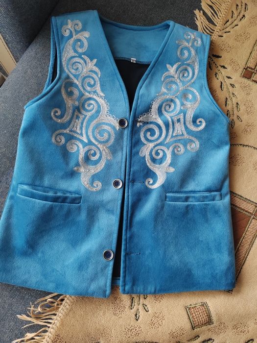 Продам жилетку на мальчика