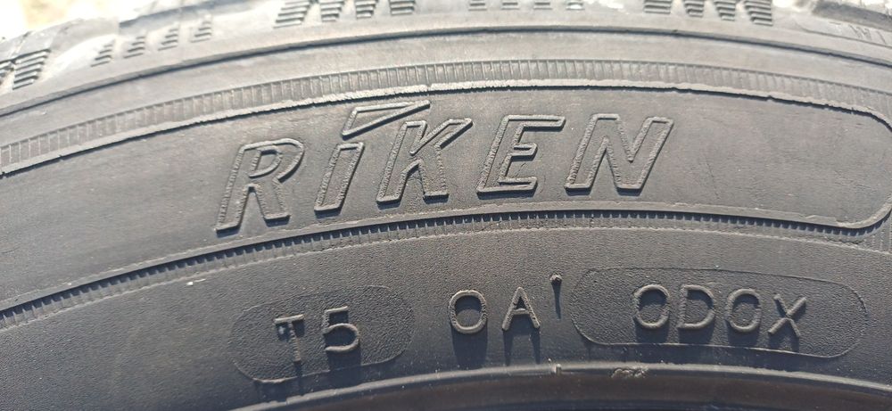 ЗИМНИ  гуми 17цола 225/50 .САМО ЛИЧНО ПРЕДАВАНЕ