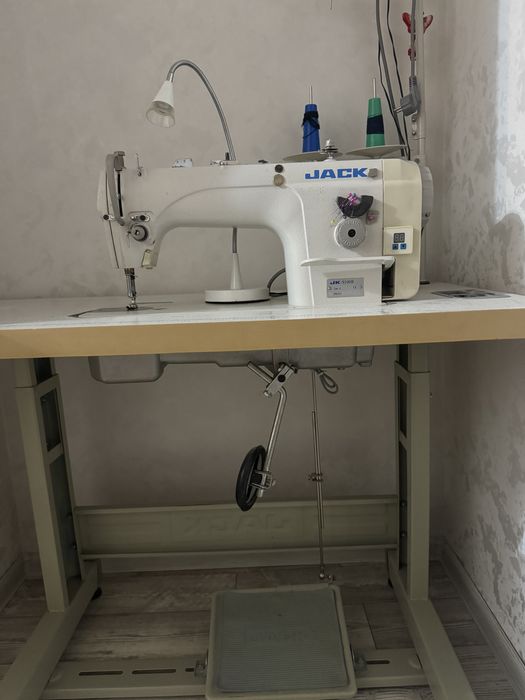 Швейная машина Jack