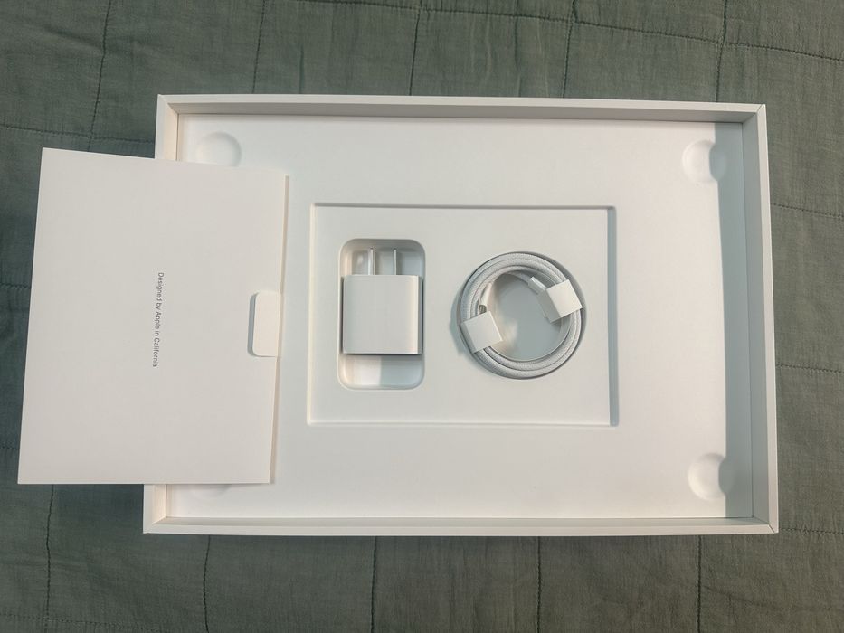 Macbook neo 256 gb , 8 sd