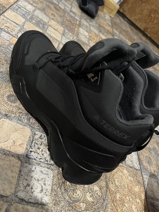 Продам adidas ботинки оригинал