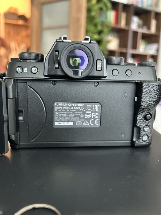 фотоапарат Fujifilm X-T200 + обектив Fujinon XC 15-45mm
