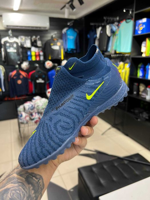 Футбольные сороконожки Nike Phantom Распродажа