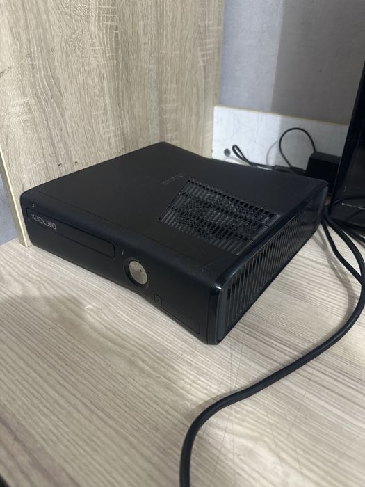 Игровая приставка Xbox 360