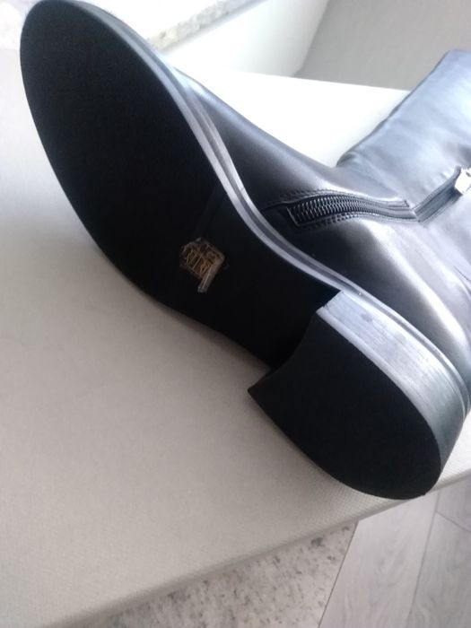 Сапоги новые бренд..35 размер