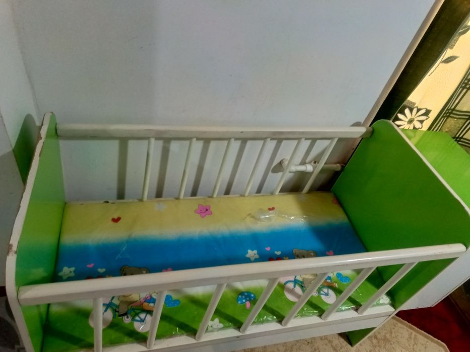 Продам детскую кроватку