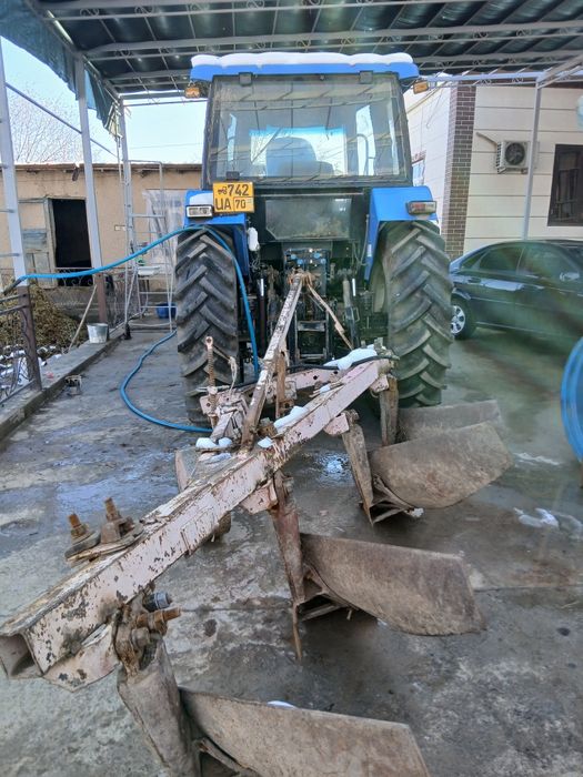 New Holland sotiladi ts 135