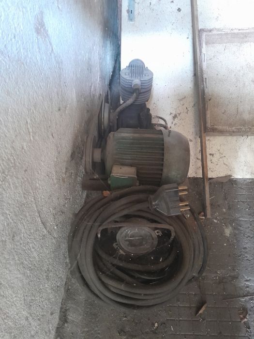 Продавам цинколяр за дърва на трифазен ток и компресор на същата цена