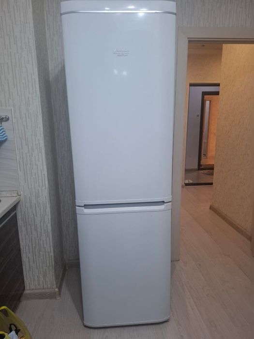 Двухкамерный холодильник продам б/у 70000