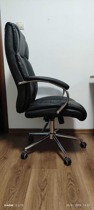 Президентски офис стол "Carmen" черен