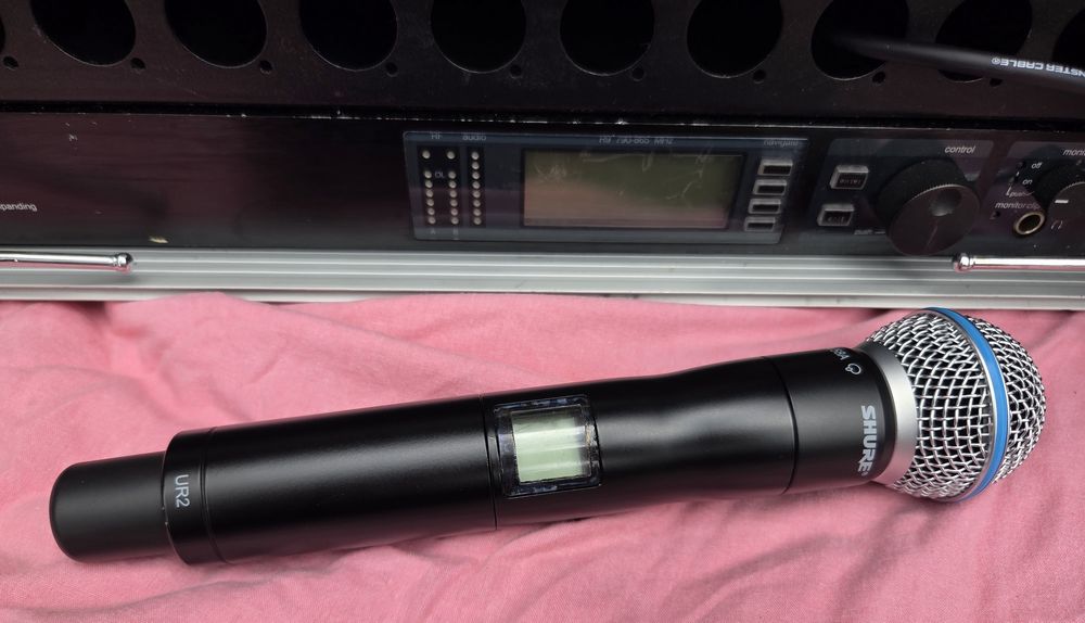 Безжичен Микрофон SHURE UR4S ( R9 - 790- 865 MHz )