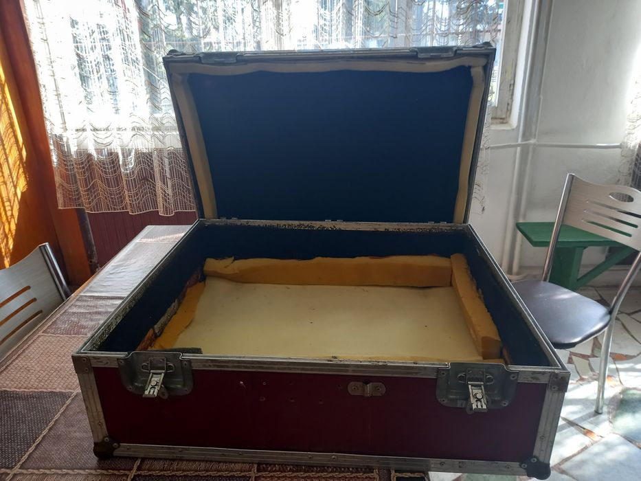 Продавам куфар кейс