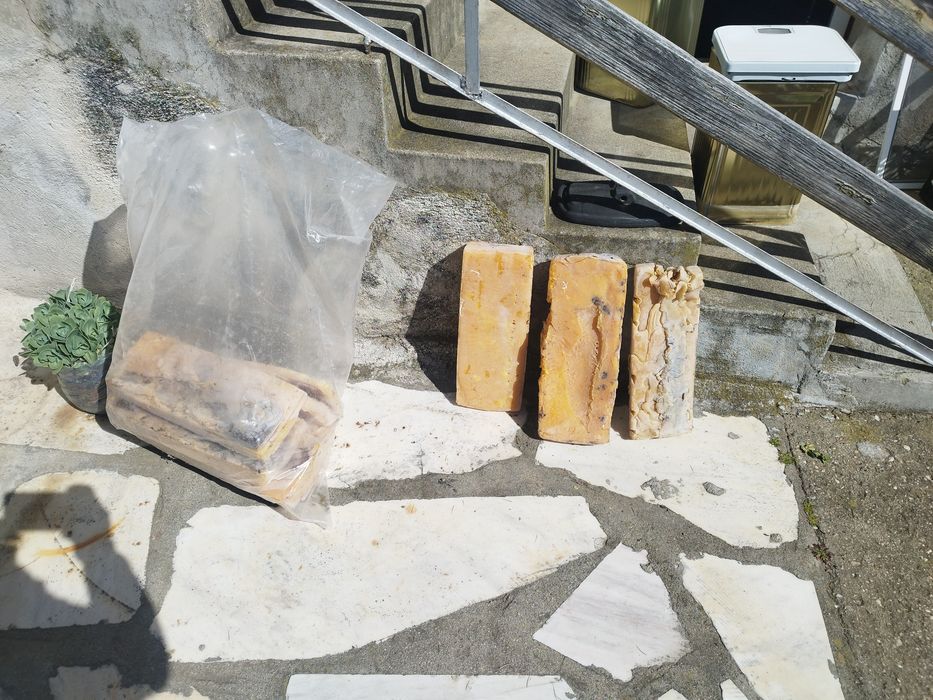 Продавам пчелен восък 250 кг / prodavam pchelen vosak 250 kg