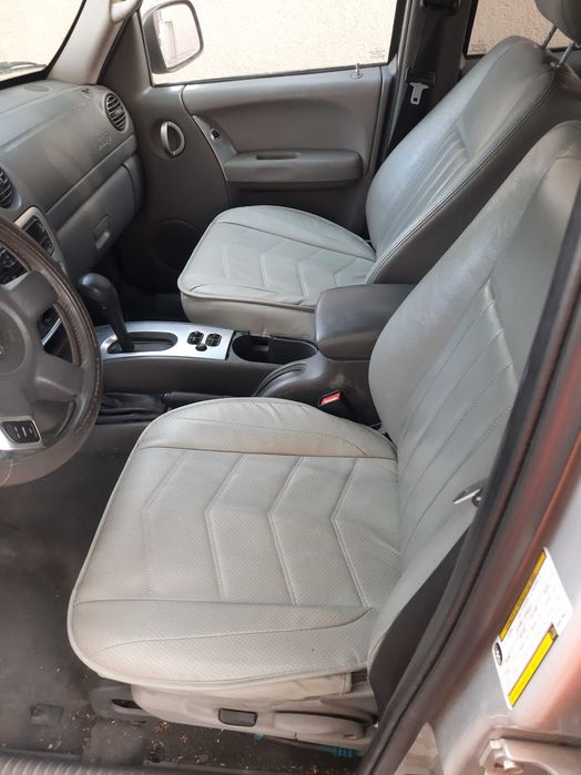 Jeep Cherokee kj 2.8 crd automată, 1900 euro, negociabil