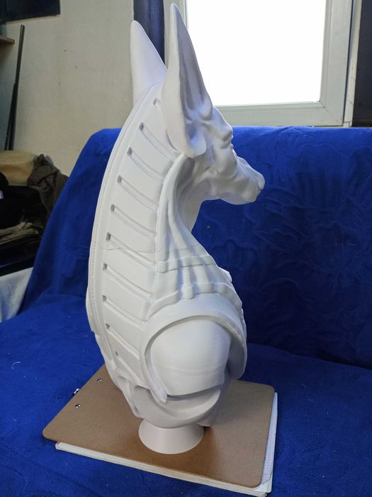 piesa de sah supradimensionata, reprezentant zeu egiptean Anubis. este element de decor, 71cm pla, pictat manual