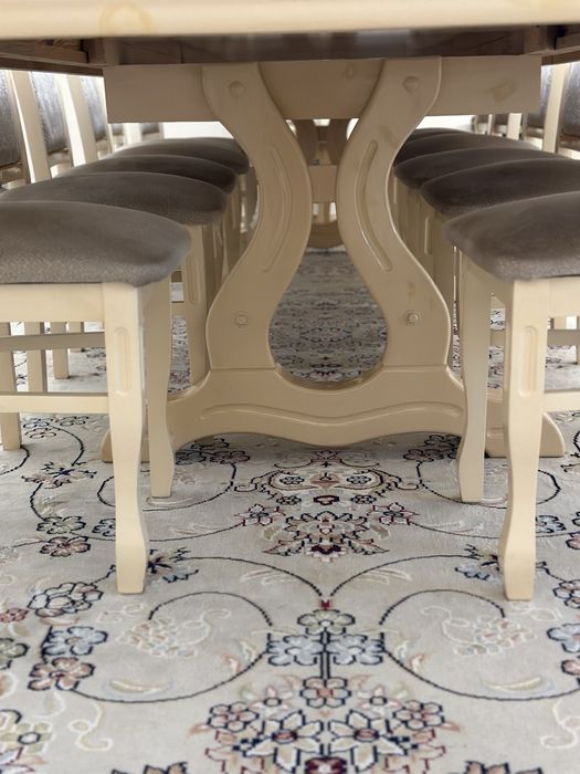 Стол со стульями