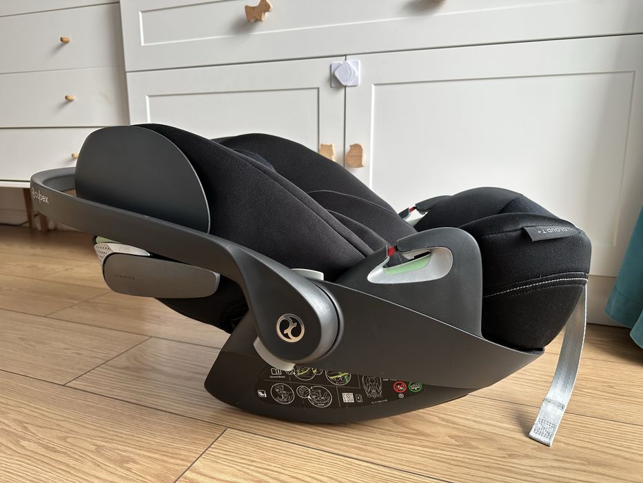 Scoică auto Cybex Cloud T i-Size Plus + adaptoare carucior + husă vară | stare foarte bună