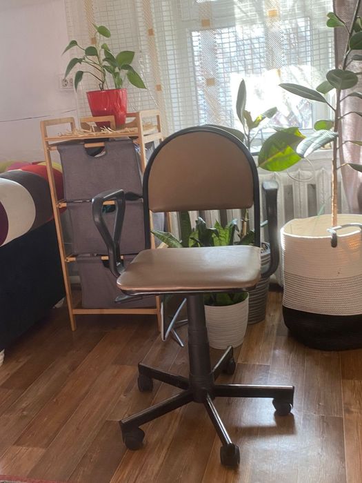 Продам  отличные компьютерные кресла 3шт