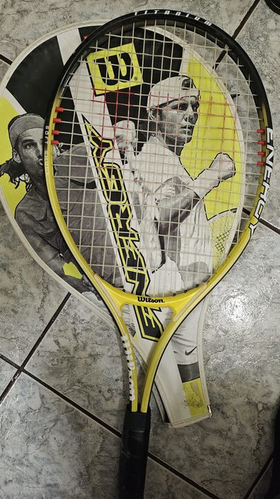 Vând 3 rachete tenis cu 2 seturi de mingii
