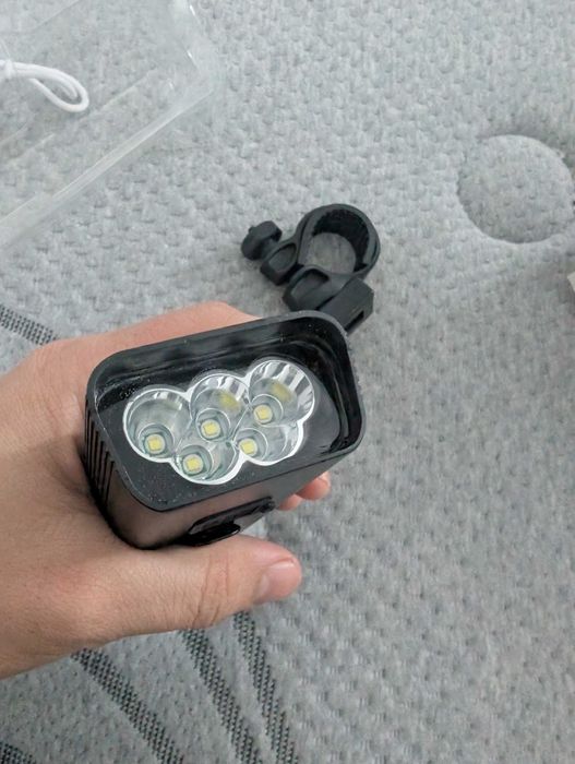 Lanternă baterie externă pentru bicicletă