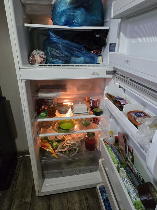 Продаю холодильник и микроволновку