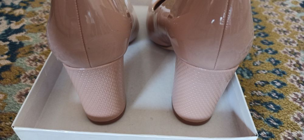 Продам туфли новые