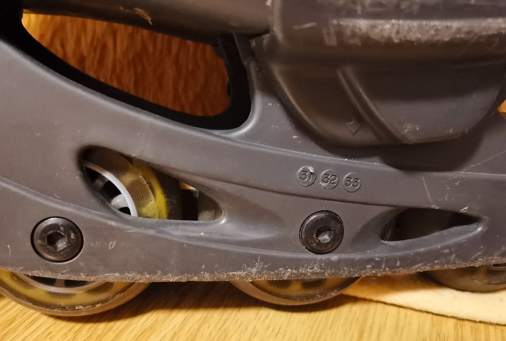 Role / patine reglabile 31-33