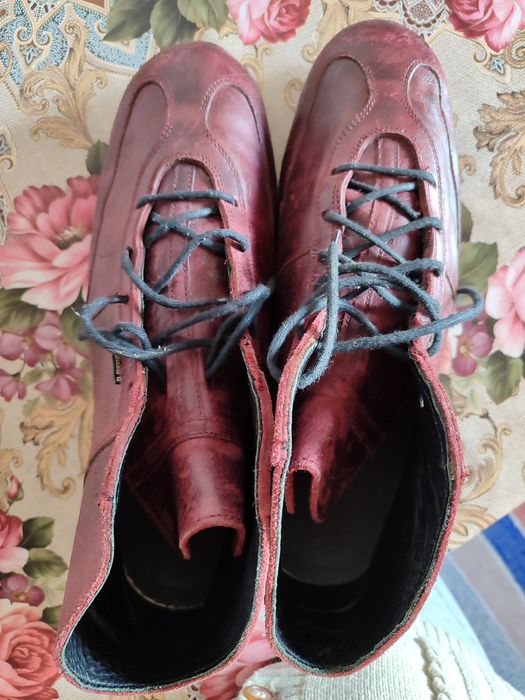 Vând ghete din piele,pentru bărbați, Nr. 45, culoarea vișiniu,.
