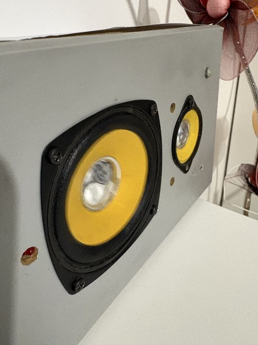 Subwoofer mic cu 2 sateliți