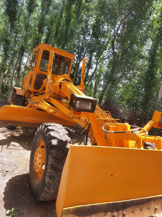 Автогрейдер дз122