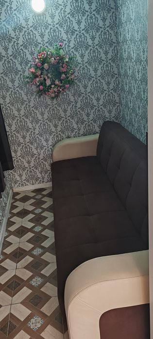 Canapele în stare impecabilă.