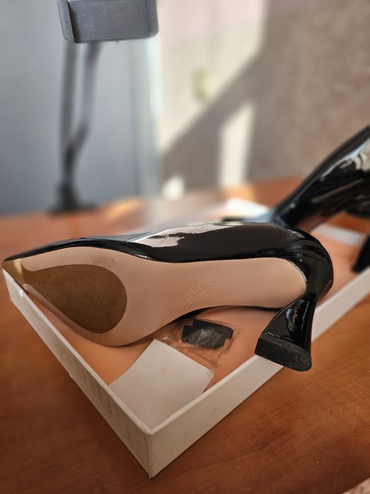 Кожаные туфли и босоножки